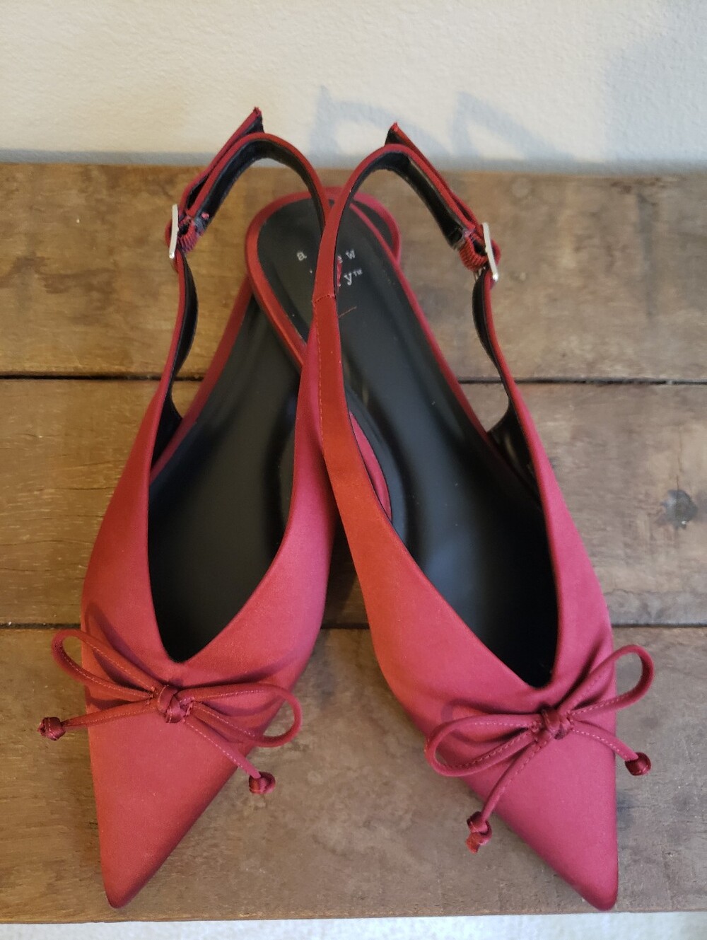 Women's Red Pointed-Toe Slingback Flats with Bow Size 8
